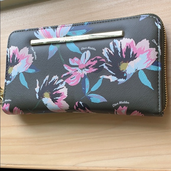 Steve Madden Handbags - Steve Madden olive green floral zip around wallet